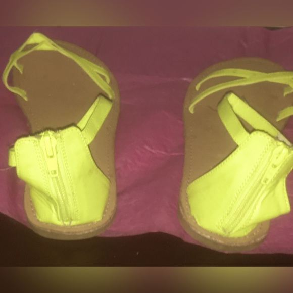 Neon yellow cross strap gladiator sandals - Picture 2 of 2